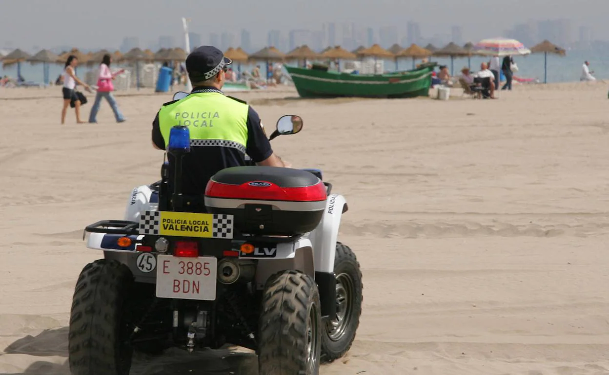 Detenido por masturbarse ante a un grupo de niños en la playa del Cabanyal Las Provincias